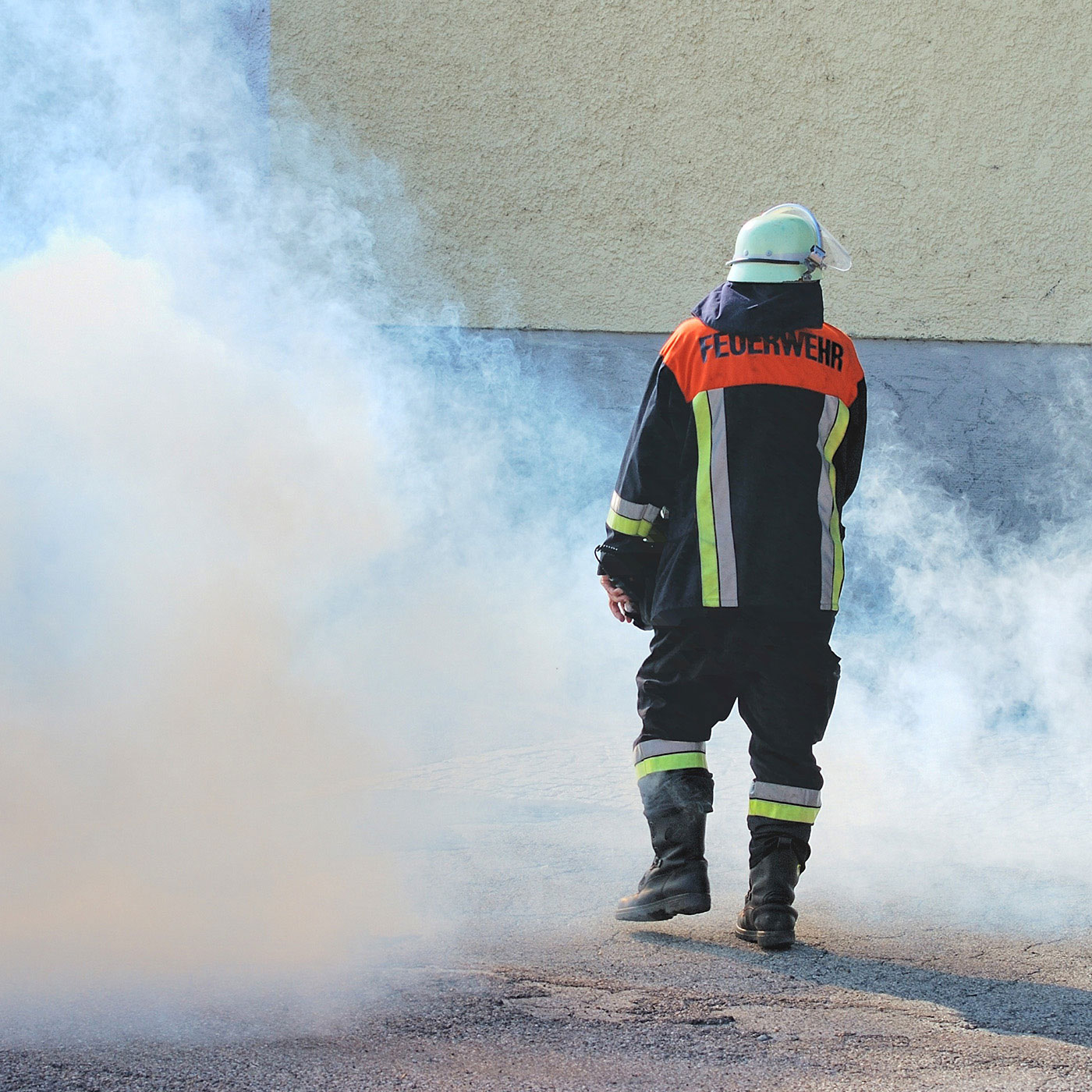 Fire simulation for fire brigade training exercises