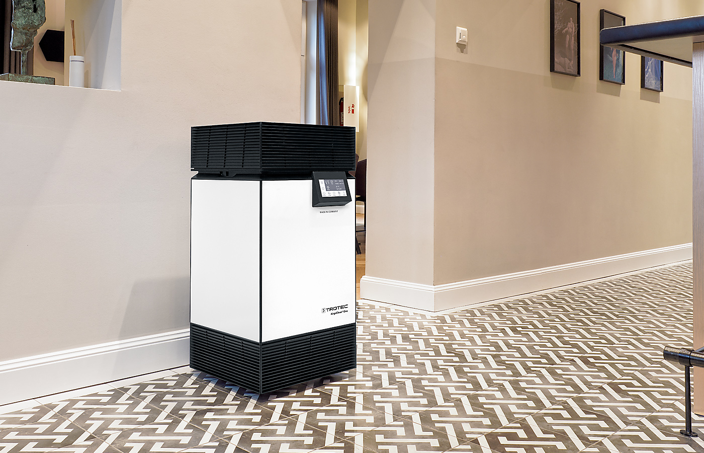 High-performance air purifier AirgoClean® One for smaller lounge areas