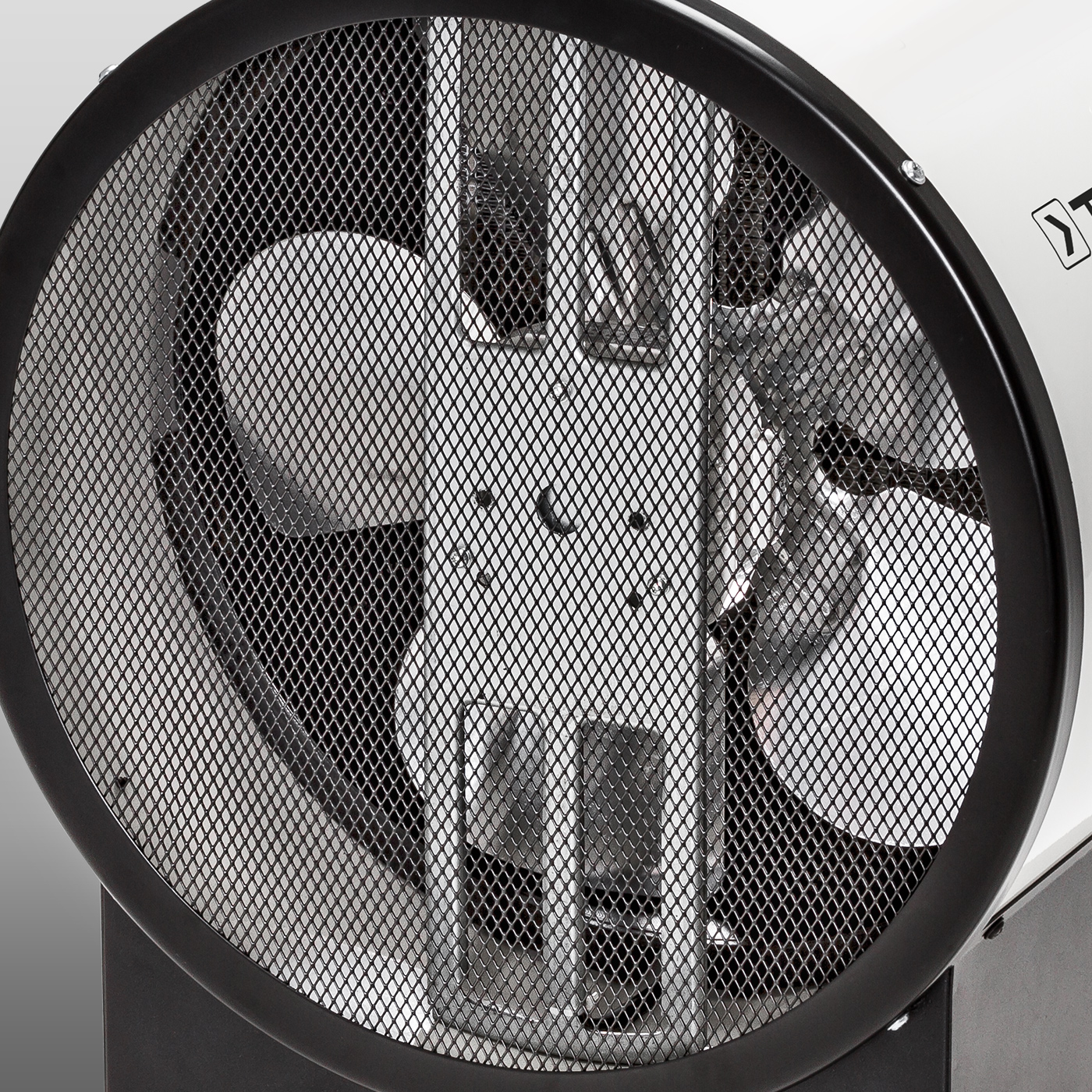 Powerful, robust axial fan