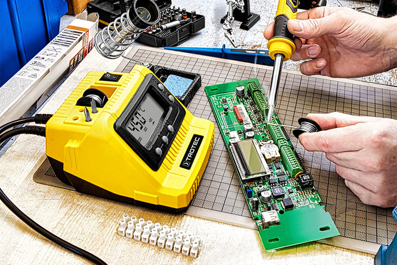 Soldering station PSIS 10-230V – ideal for small operations and precision soldering tasks