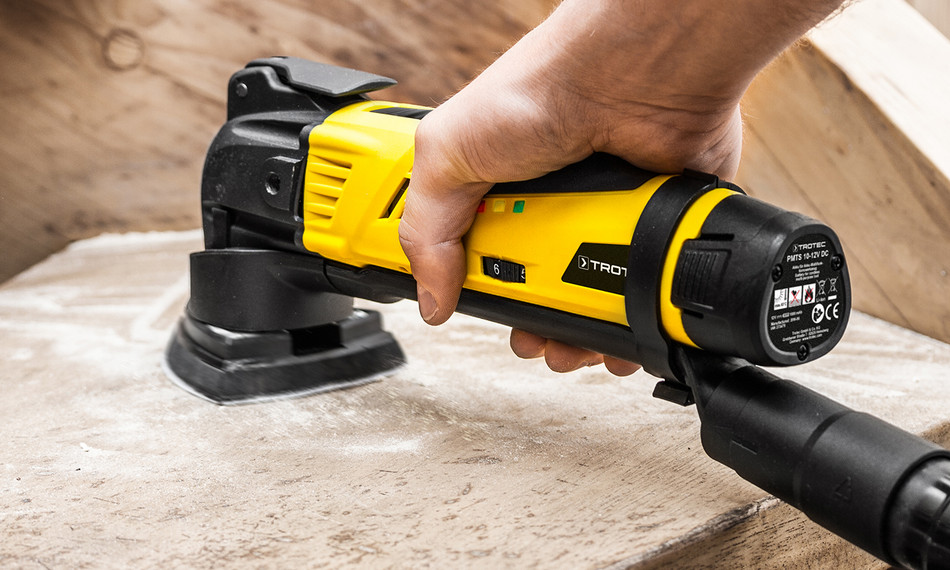 Using the cordless multi-function tool PMTS 10-12V